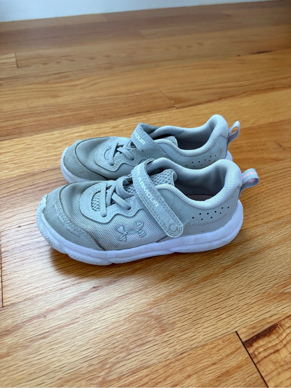 Under Armour Kids Light Gray and White Sneaker